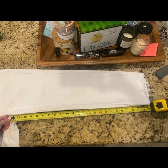 NWOT Zara white jeans with distressed edge. - Picture 6 of 6